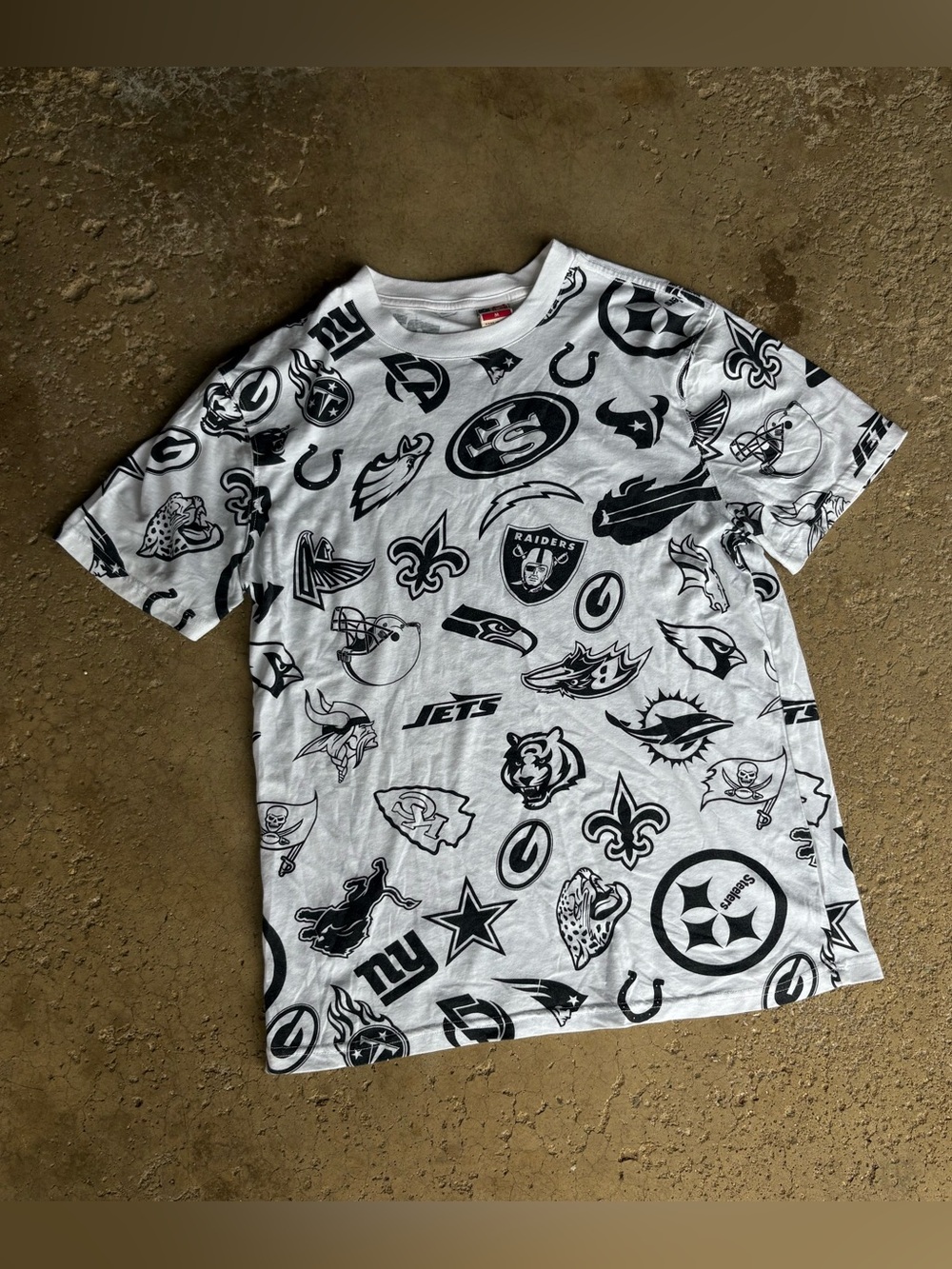 NFL Ultra Game All over Print Graphic Team Logo White T-Shirt Size M Football